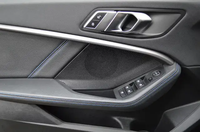 BMW 1 Series view 15