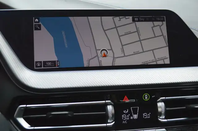 BMW 1 Series view 12