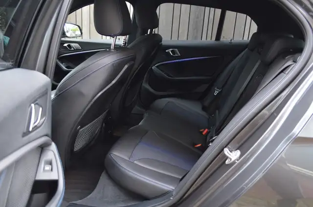 BMW 1 Series view 11