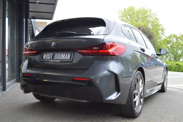 BMW 1 Series view 5