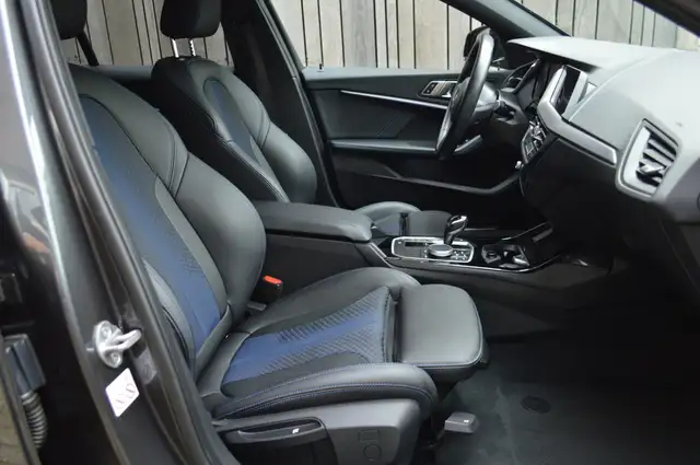 BMW 1 Series view 10