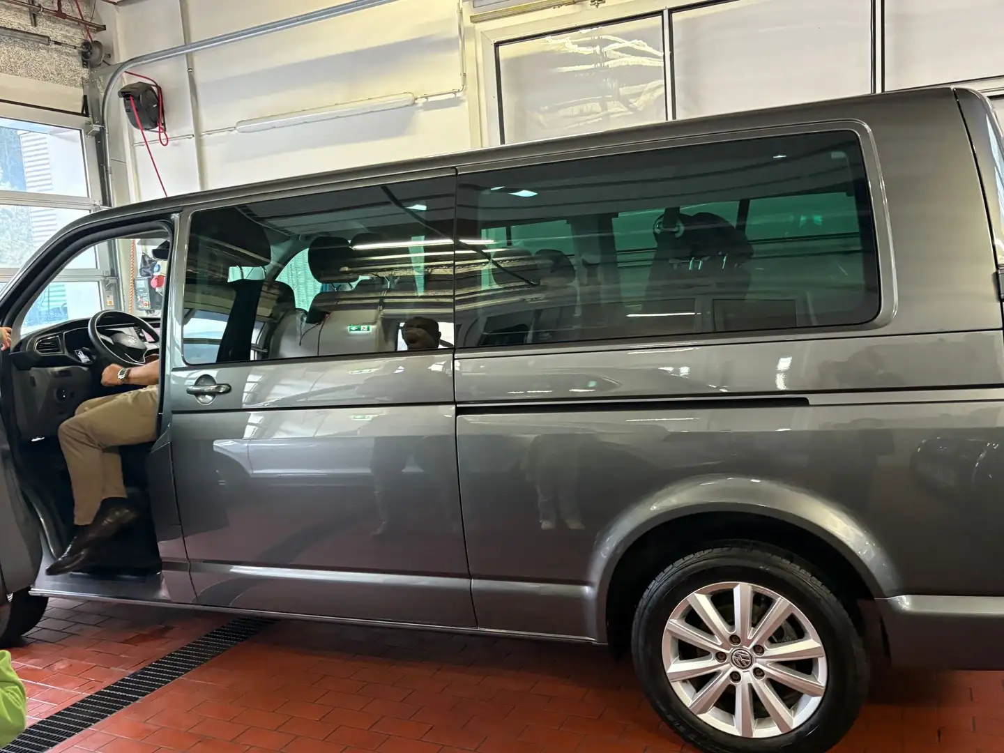 Volkswagen T6 Caravelle LR Highline 2,0 TDI 4Motion DSG - 2