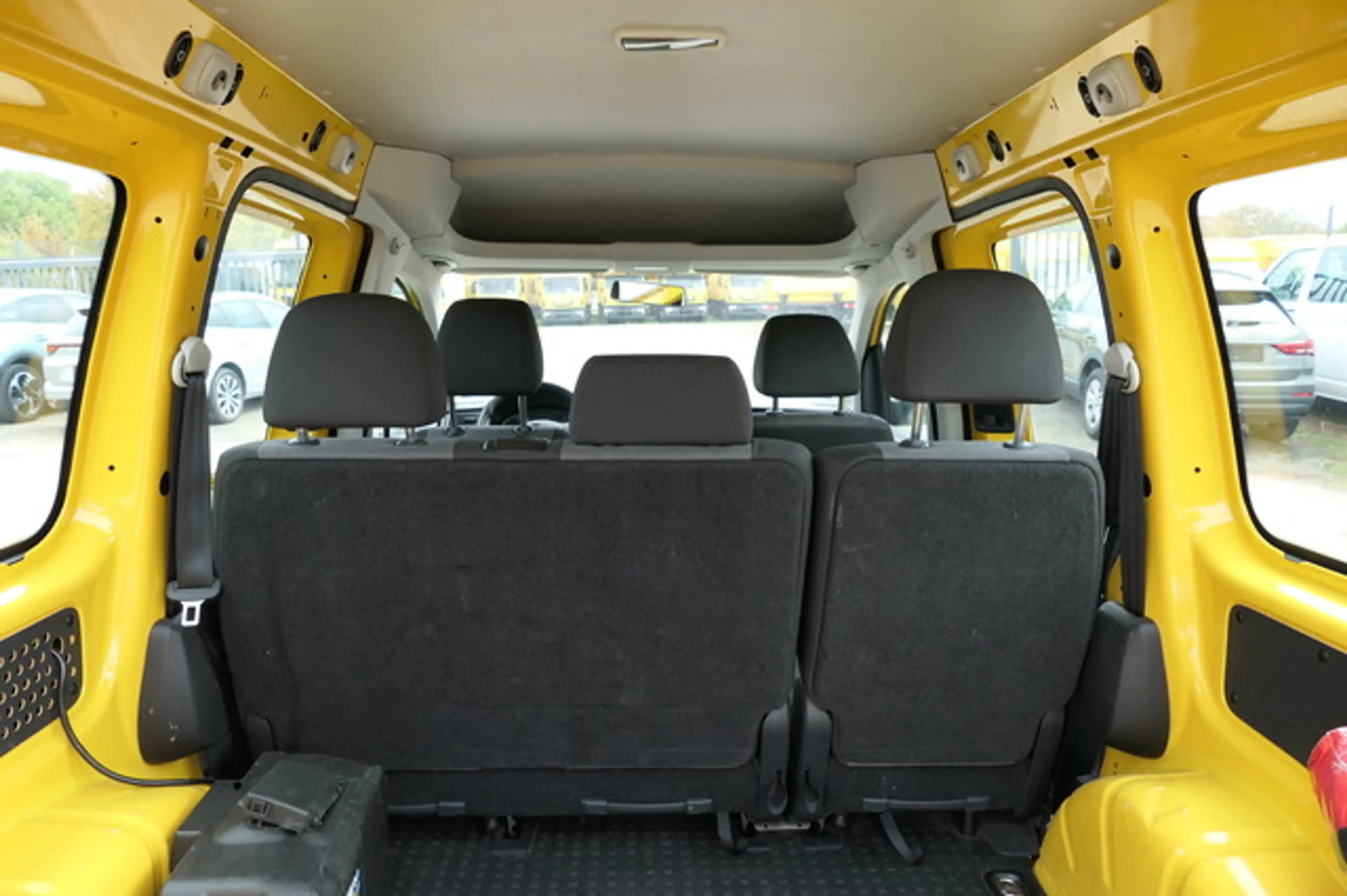 Volkswagen Caddy 2.0 TDI DSG 5-Sitzer Flügeltür Klima Sitz-& Stan — photo 11