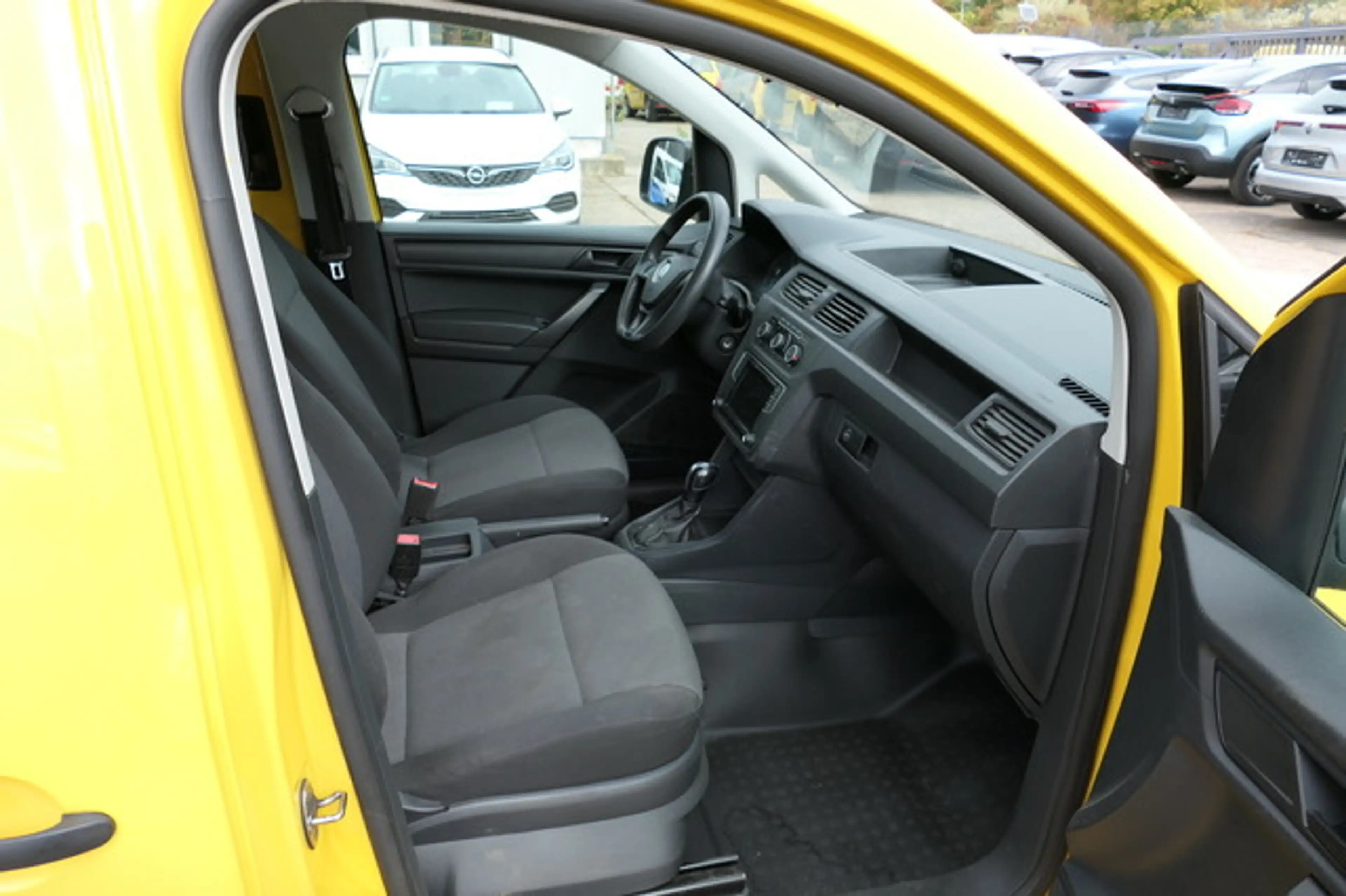 Volkswagen Caddy 2.0 TDI DSG 5-Sitzer Flügeltür Klima Sitz-& Stan — photo 8