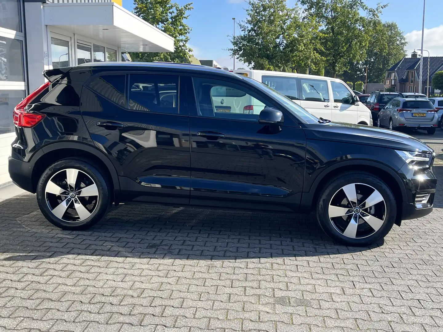 Volvo XC40 1.5 T3 Momentum Pro Panoramadak Camera 19" licht m Zwart - 2