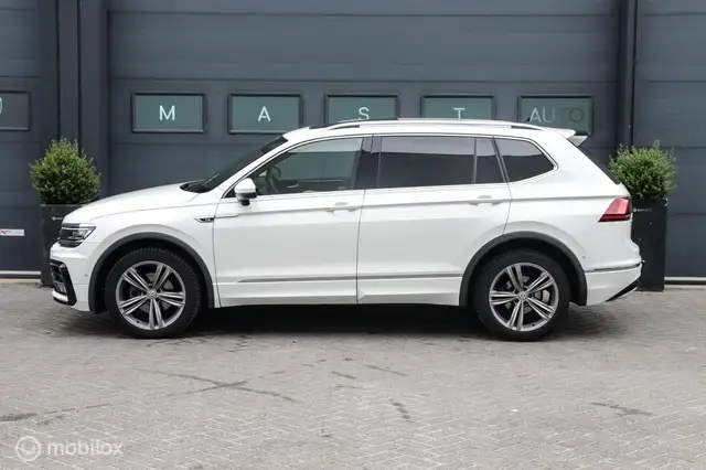 Volkswagen Tiguan Allspace view 13
