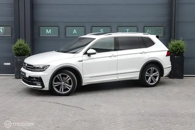2019 Volkswagen Tiguan Allspace in White for sale