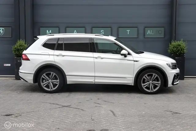 Volkswagen Tiguan Allspace view 5