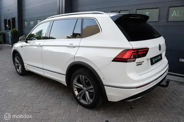 Volkswagen Tiguan Allspace view 18