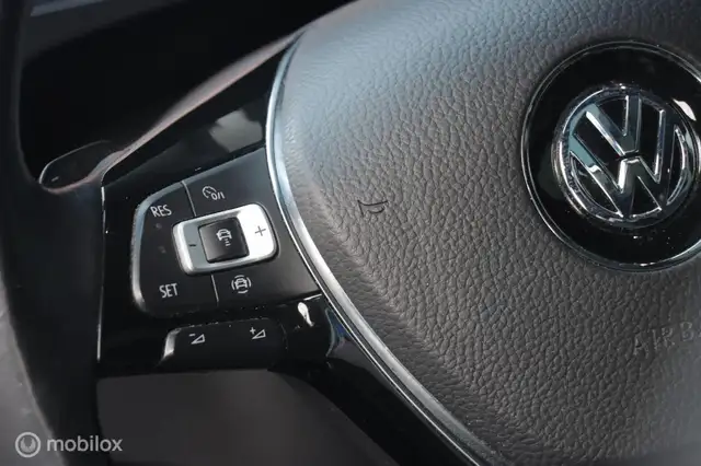 Volkswagen Tiguan Allspace view 16