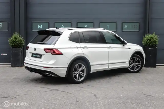 Volkswagen Tiguan Allspace view 9