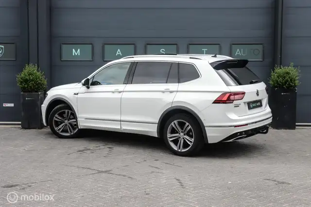 Volkswagen Tiguan Allspace view 12