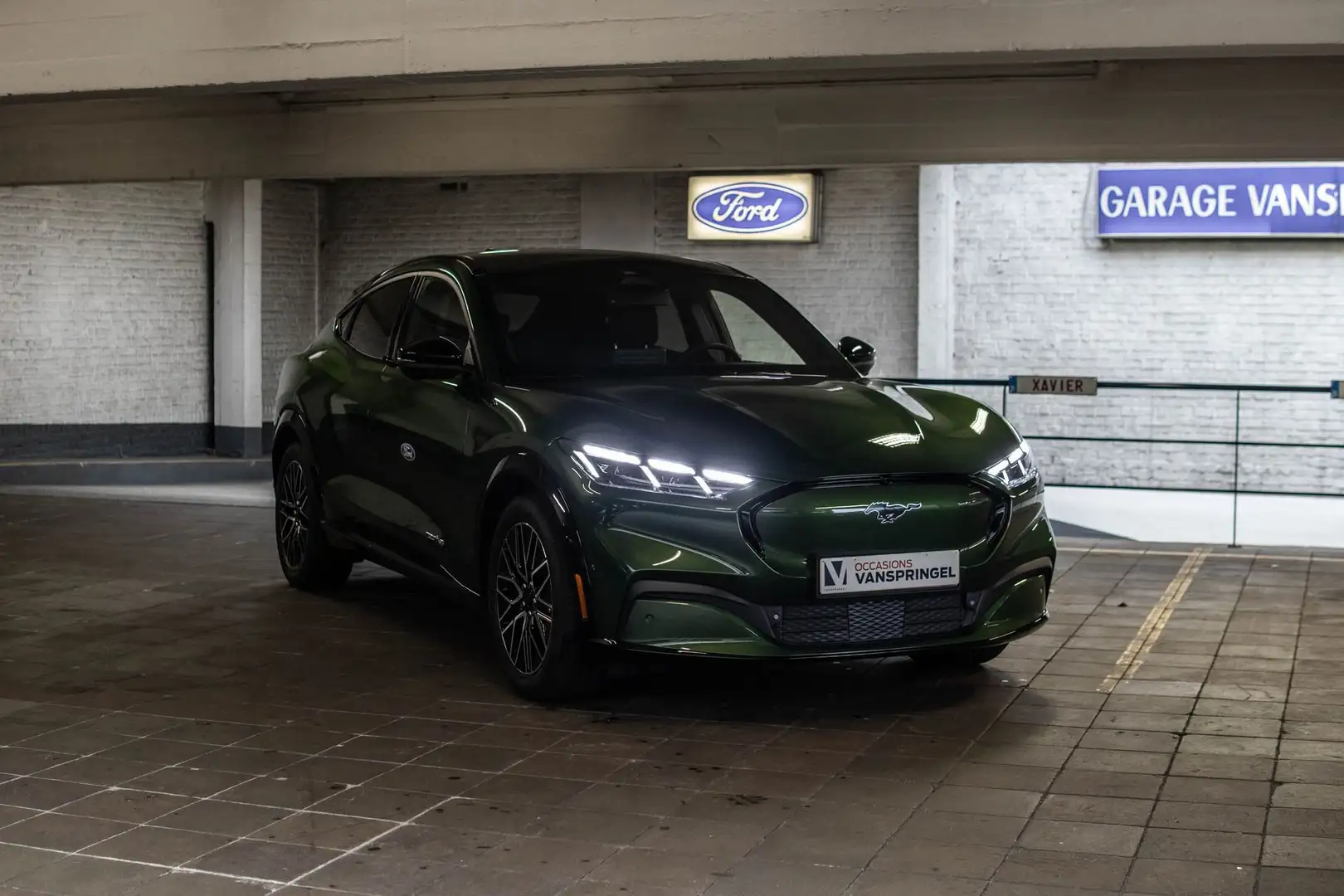 Ford Mustang Mach-E 91 kWh Premium AWD Vert - 1