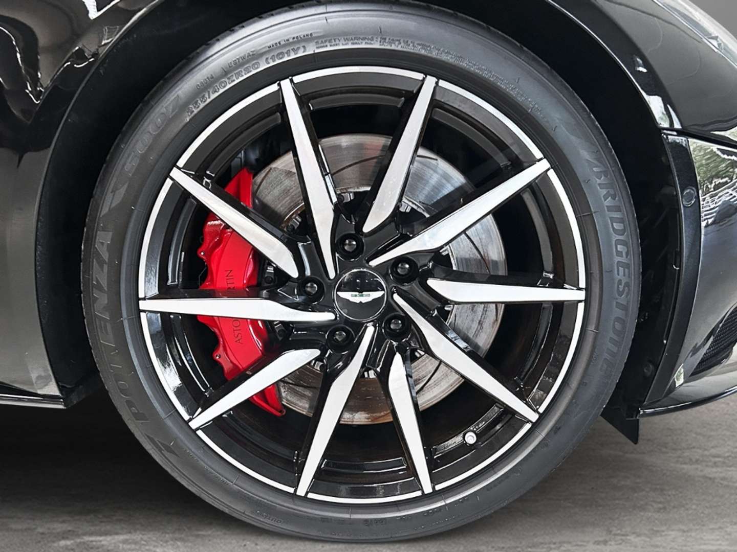 Aston Martin DB11 Coupé V8 Onyx Black -  - Joinsteer - #1