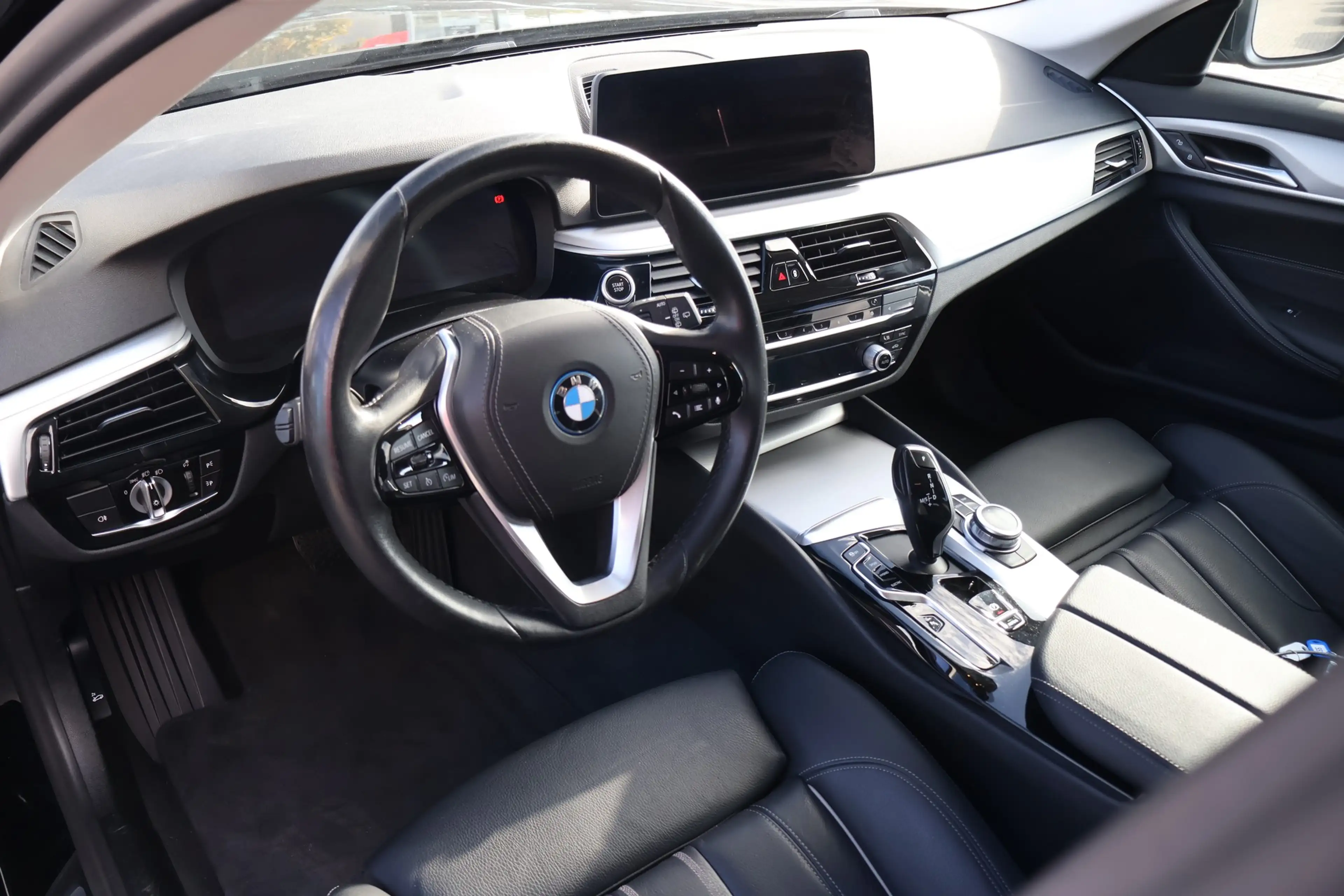 BMW 520 520e Luxury Line LED Navi Professional DAB Leder — photo 11
