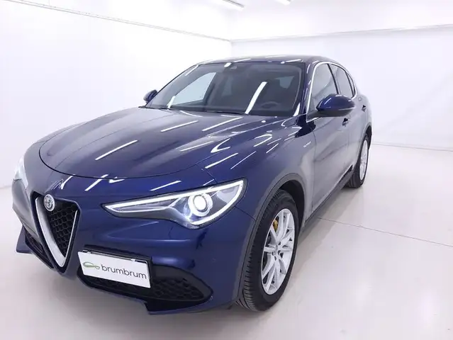 Alfa Romeo Stelvio view 9