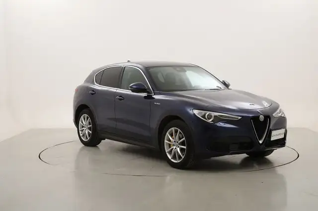 Alfa Romeo Stelvio view 7