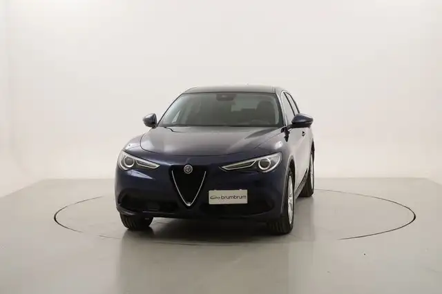 Alfa Romeo Stelvio view 8