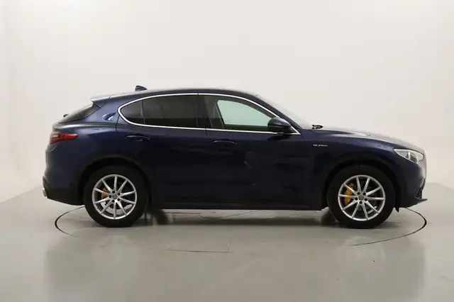 Alfa Romeo Stelvio view 6