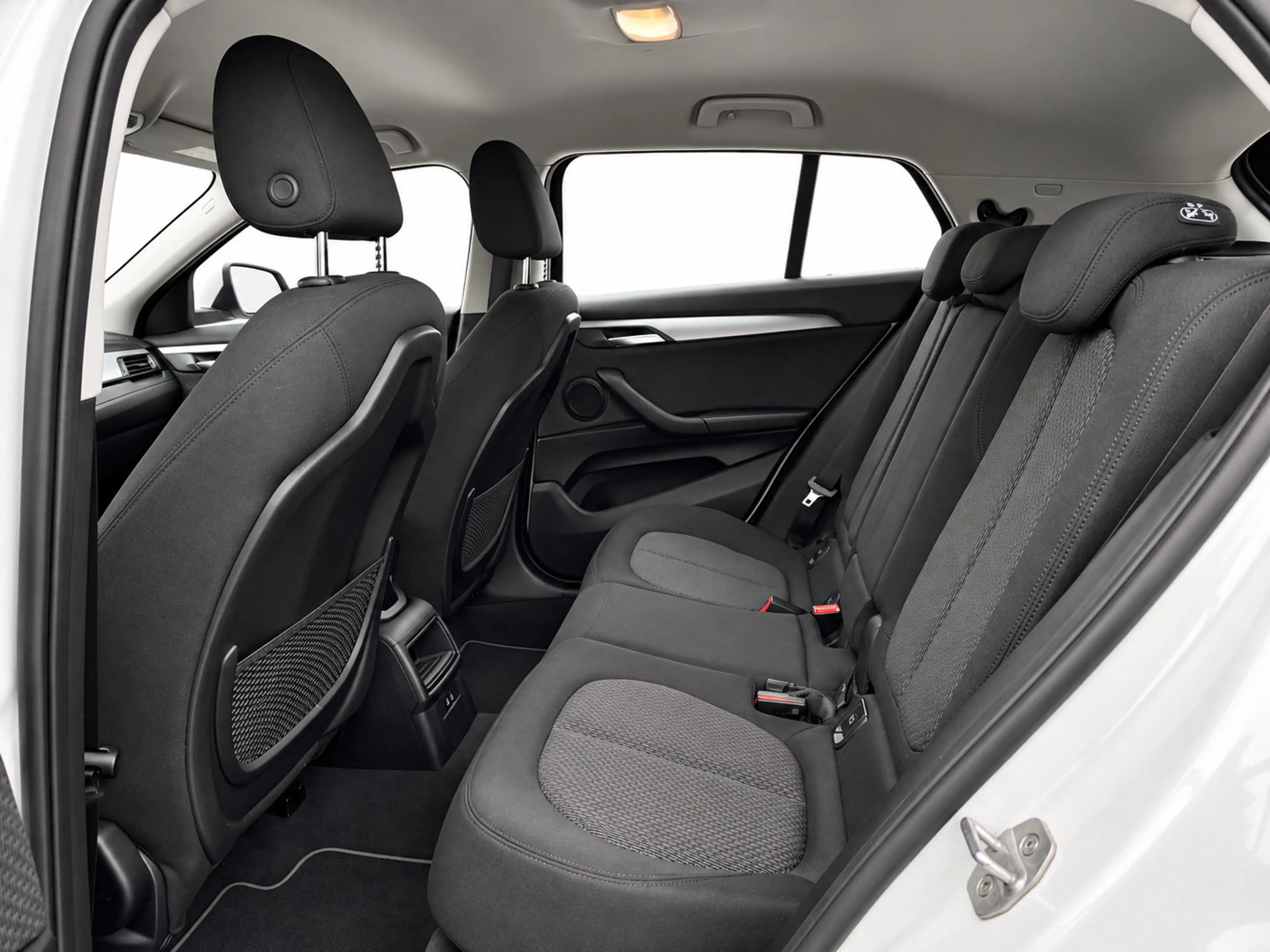 BMW X2 SDrive18i | Trekhaak | Camera | LED | Groot scherm — photo 12