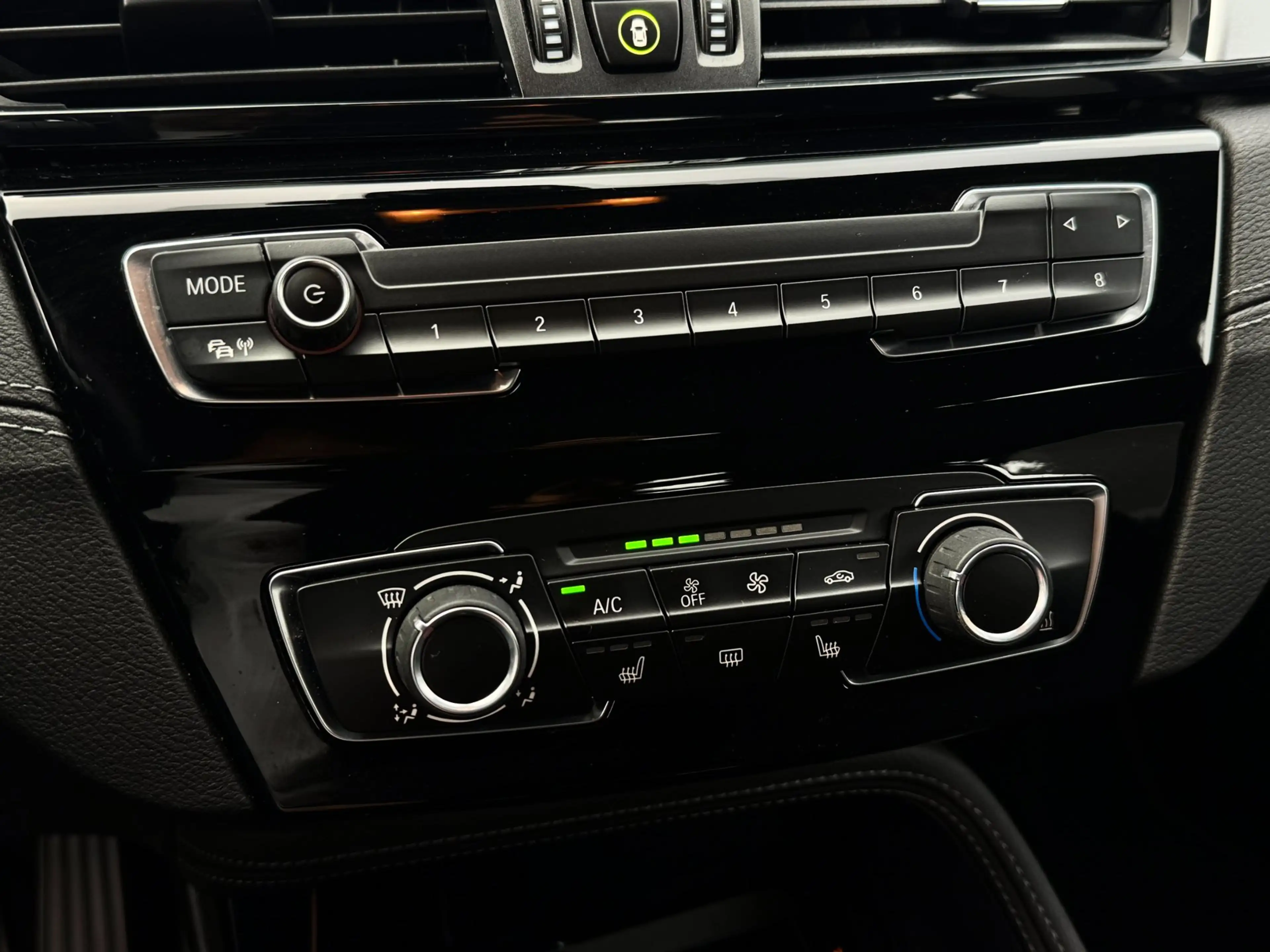 BMW X2 SDrive18i | Trekhaak | Camera | LED | Groot scherm — photo 11