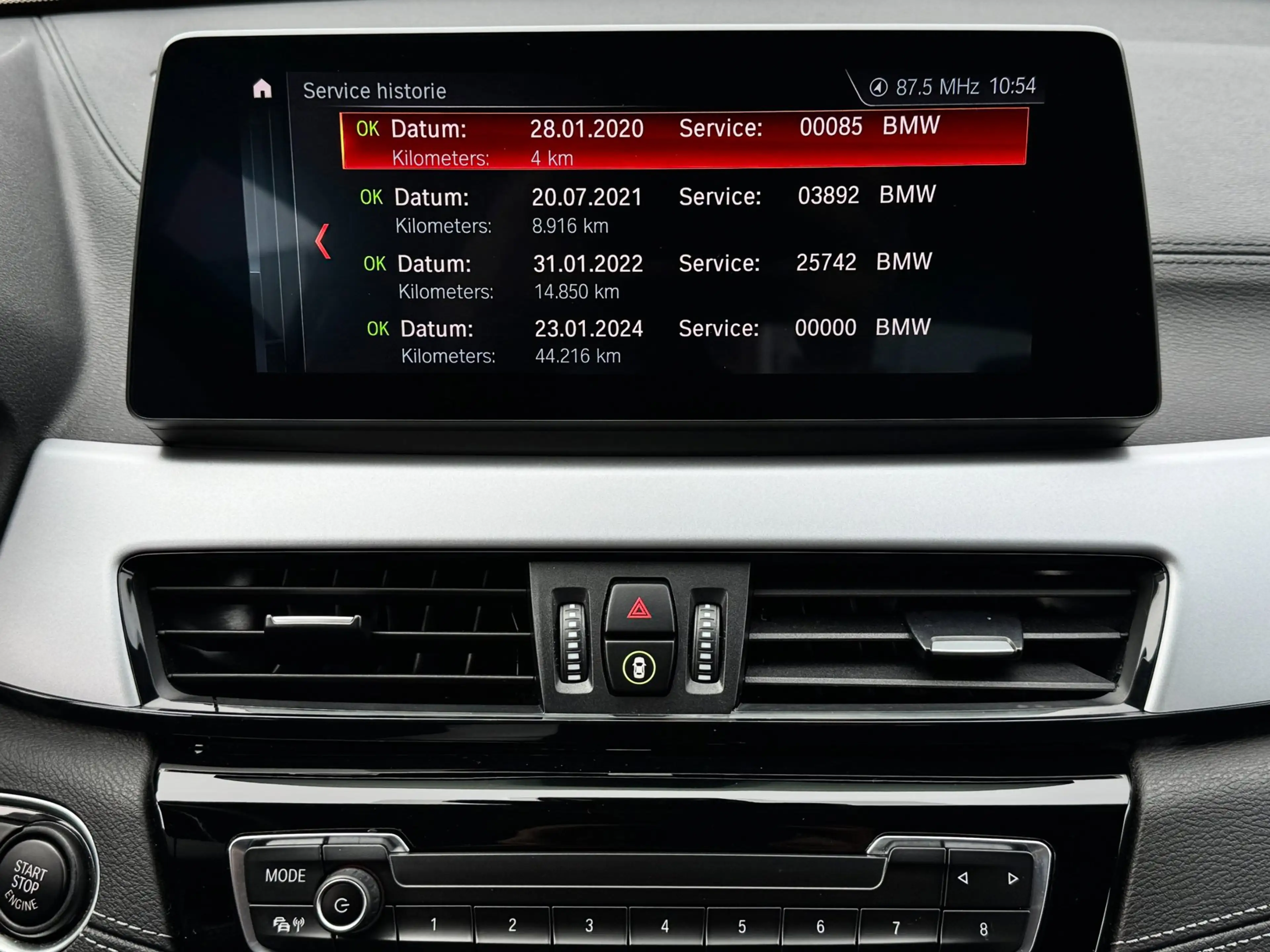 BMW X2 SDrive18i | Trekhaak | Camera | LED | Groot scherm — photo 9