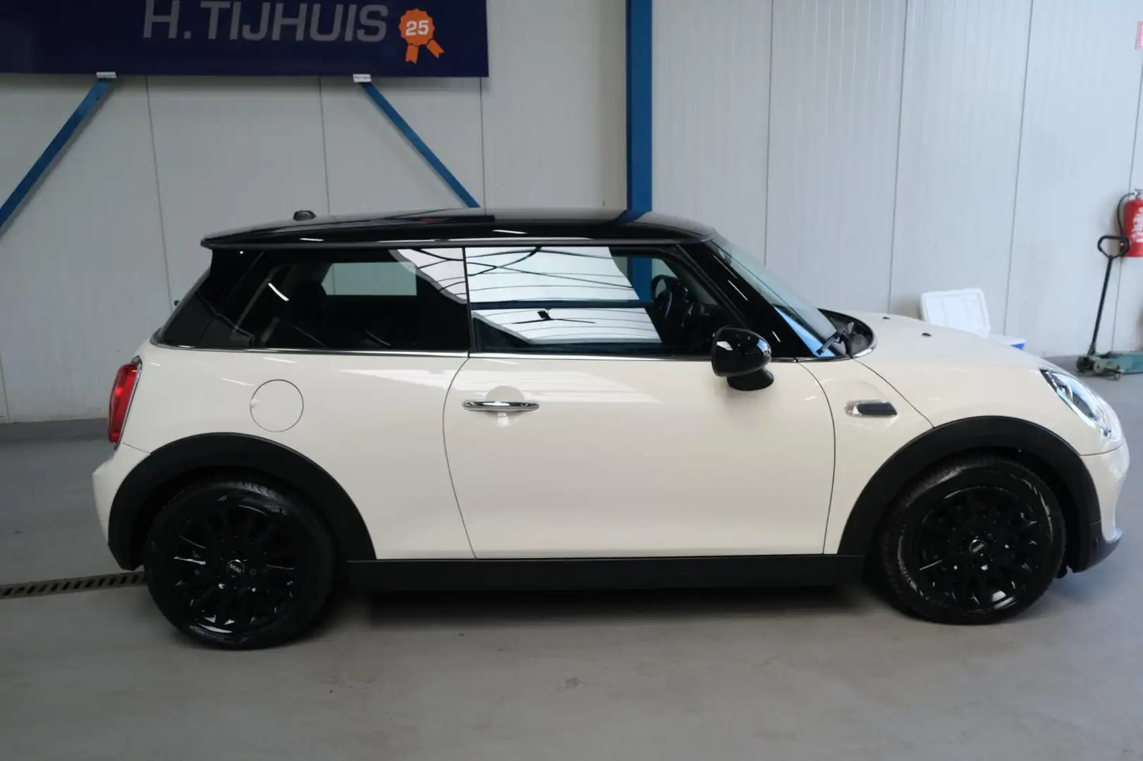 MINI Cooper Mini 1.5 - N.A.P. Airco. Wit - 2