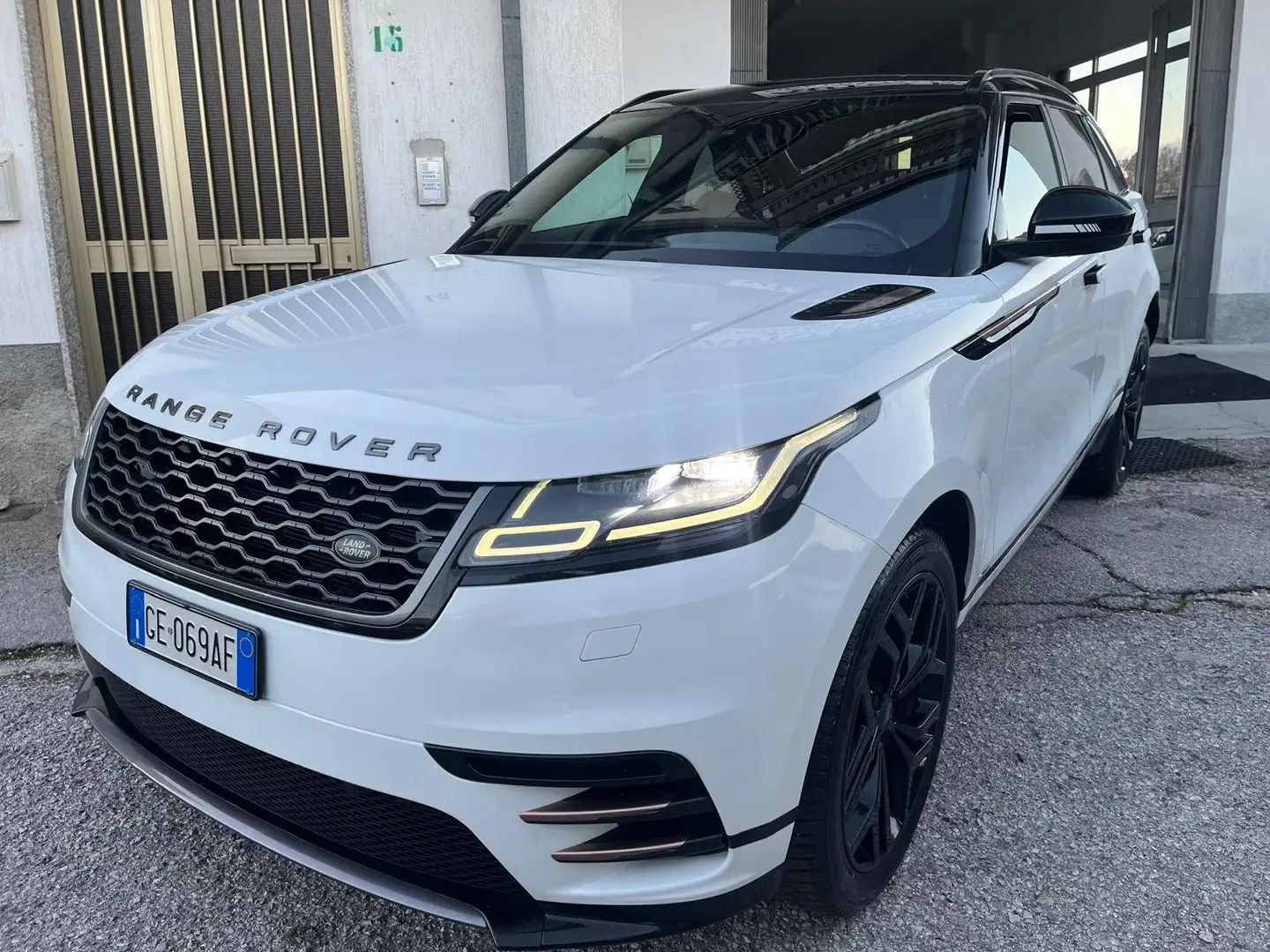 Land Rover Range Rover Velar Range Rover Velar 2.0 i4 R-Dynamic HSE 240cv auto - 2