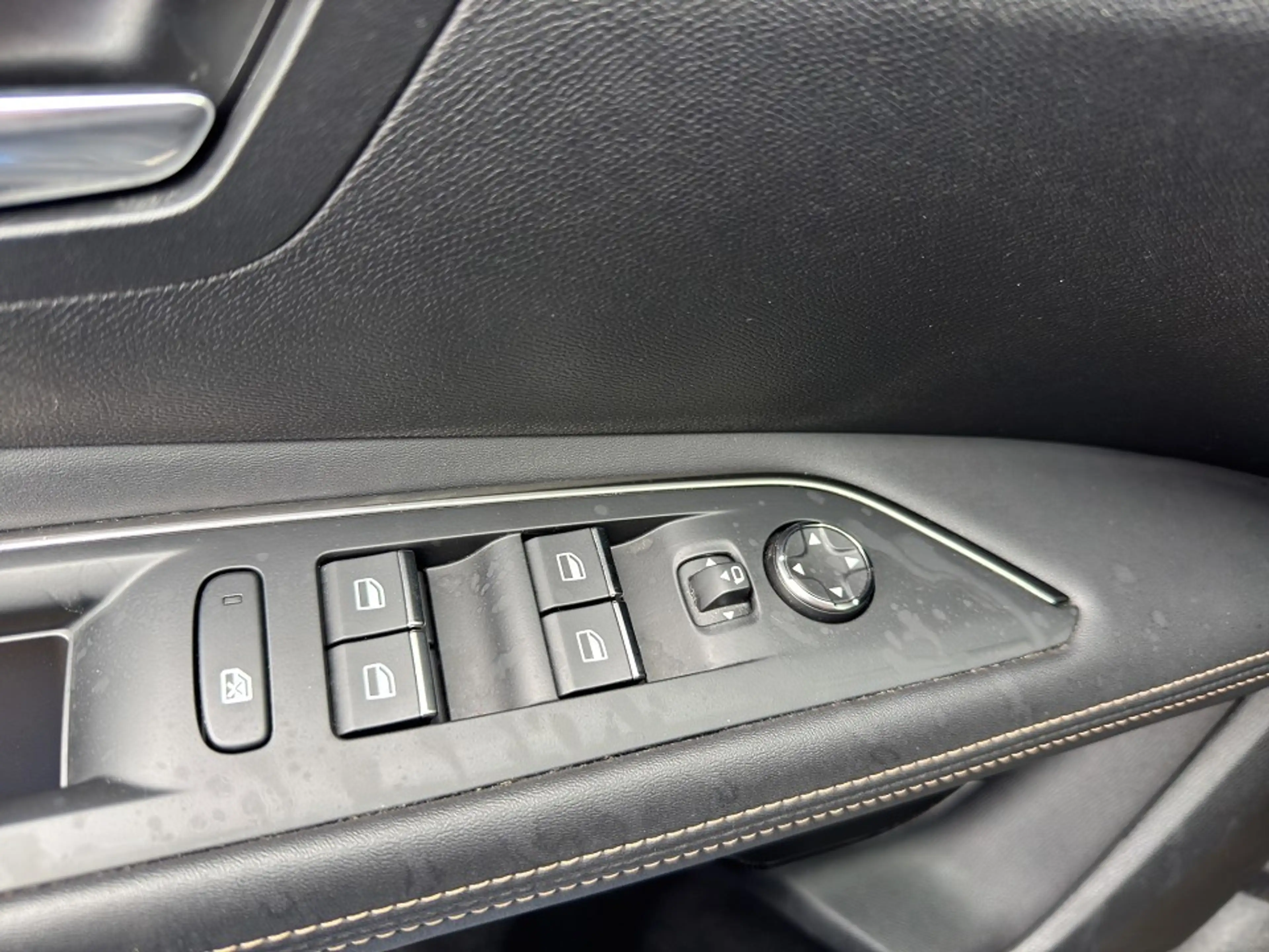 Peugeot 3008 Hybrid GT Pack 225 e-EAT8 Automatik — photo 13