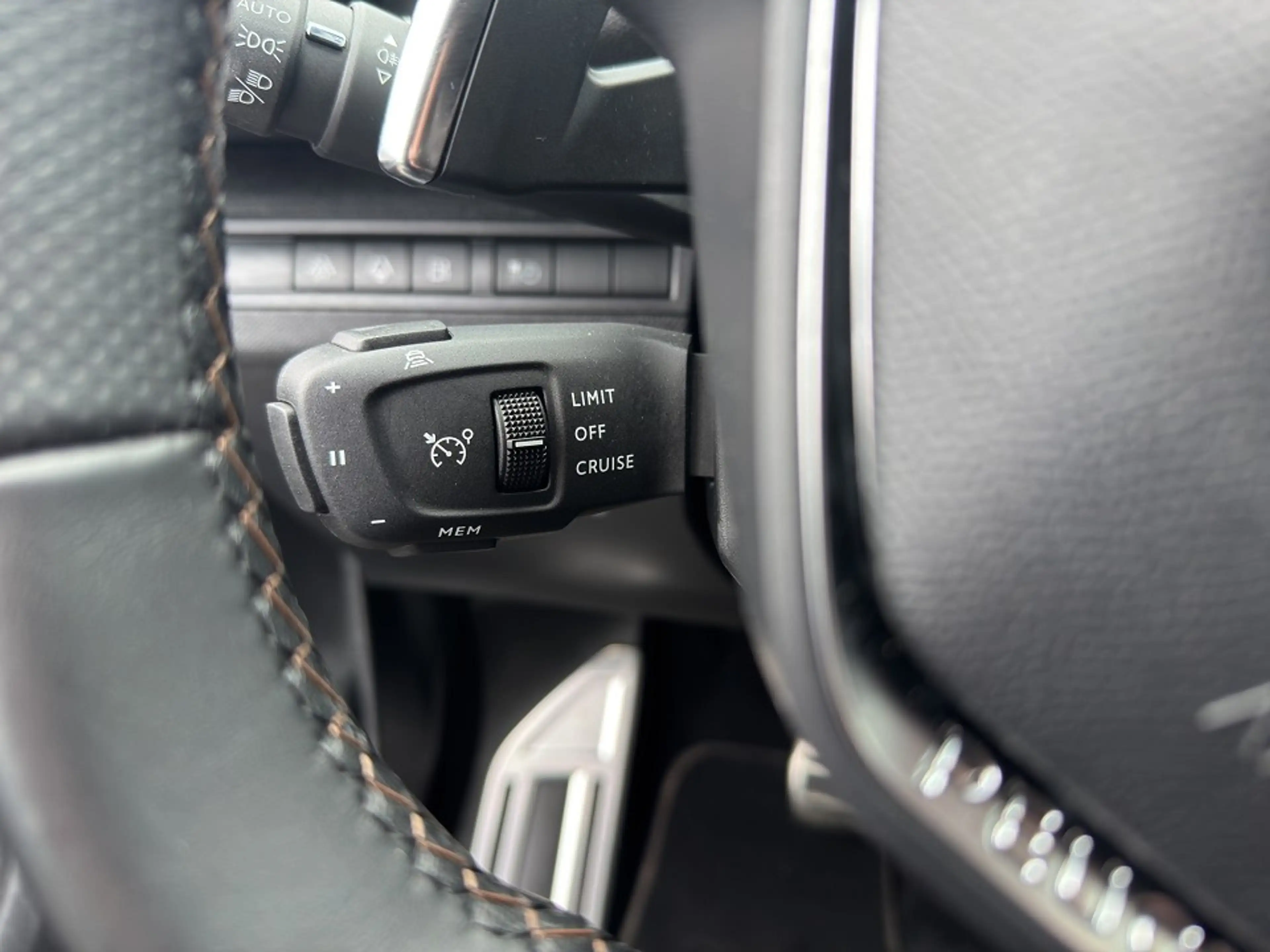 Peugeot 3008 Hybrid GT Pack 225 e-EAT8 Automatik — photo 15