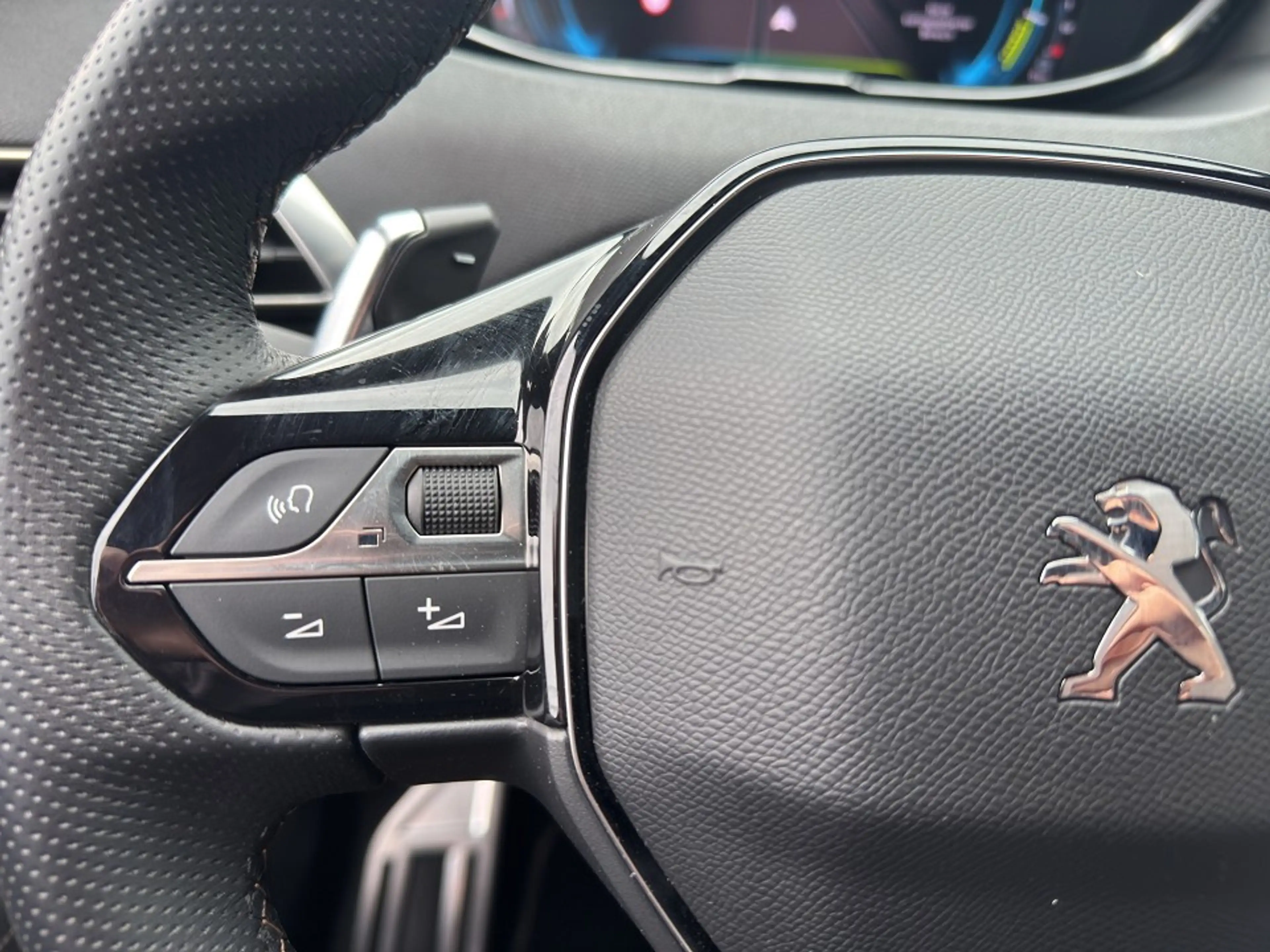 Peugeot 3008 Hybrid GT Pack 225 e-EAT8 Automatik — photo 9