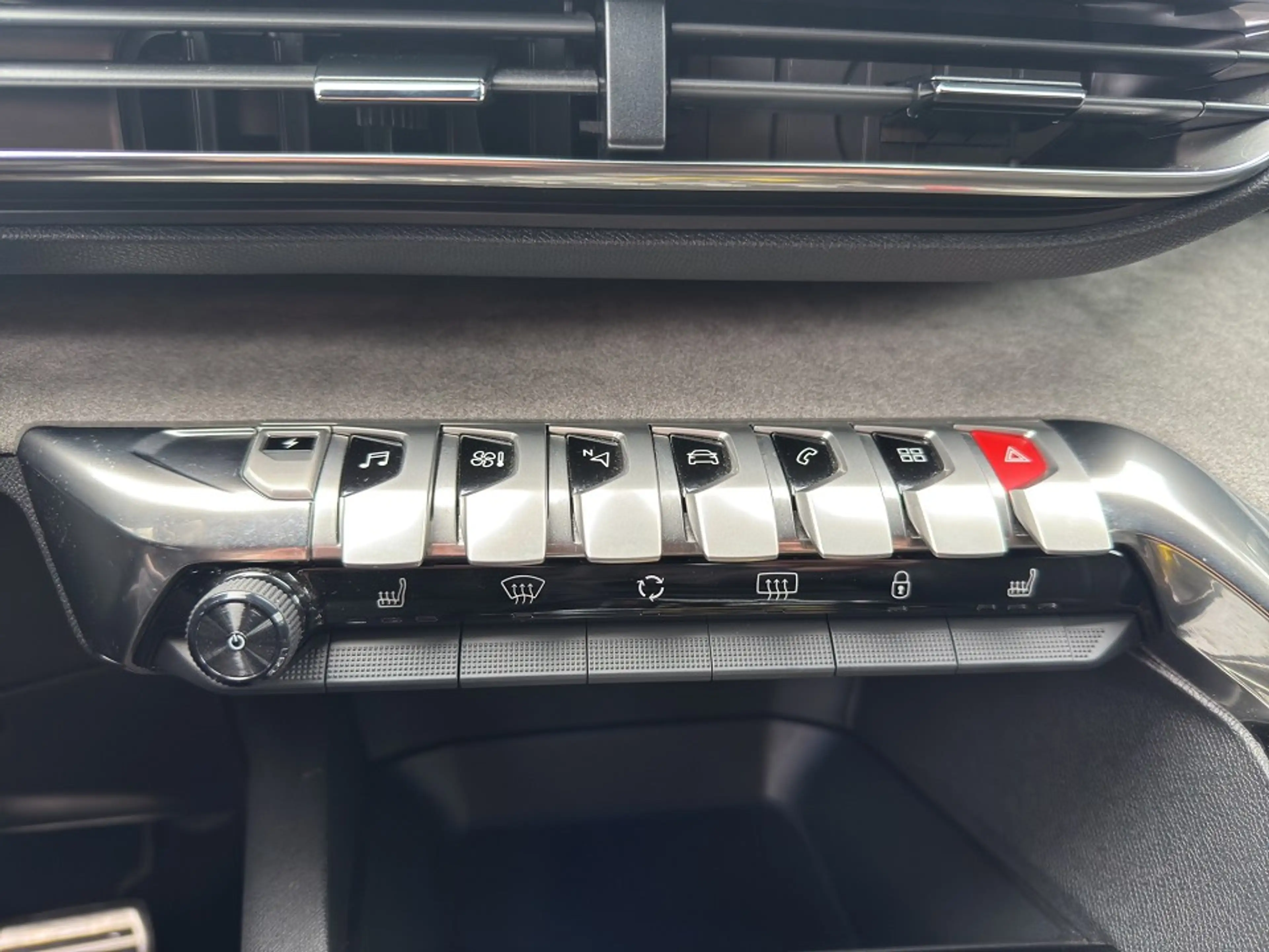 Peugeot 3008 Hybrid GT Pack 225 e-EAT8 Automatik — photo 12