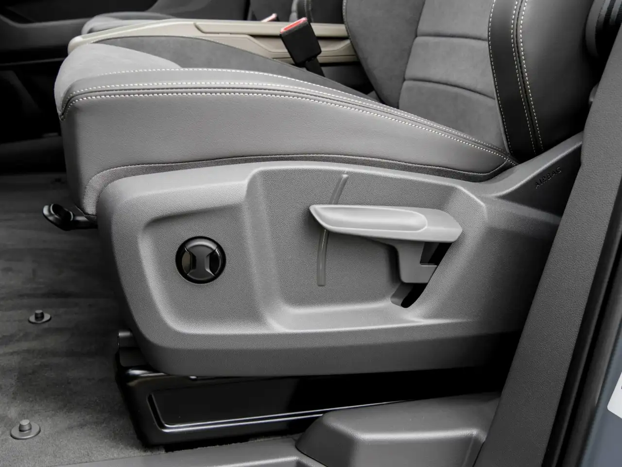Volkswagen T7 Multivan Edition eHybrid 4M KÜ IQ.LIGHT PANO AHK 15