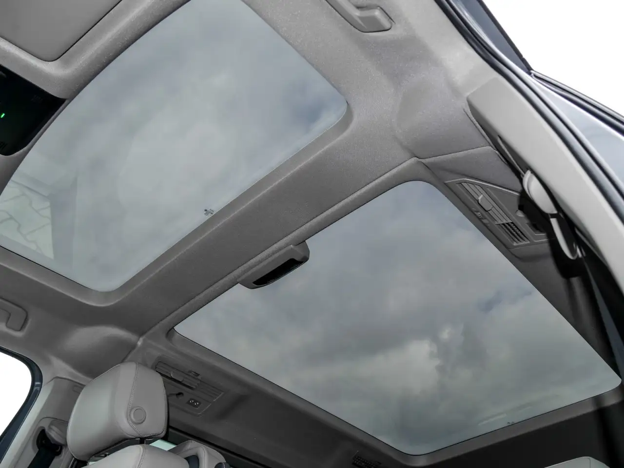 Volkswagen T7 Multivan Edition eHybrid 4M KÜ IQ.LIGHT PANO AHK 10