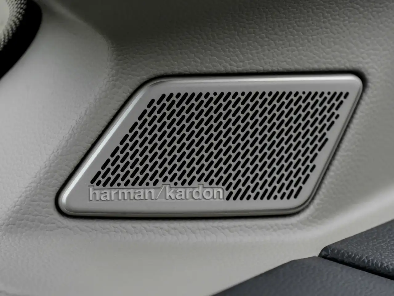 Volkswagen T7 Multivan Edition eHybrid 4M KÜ IQ.LIGHT PANO AHK 11
