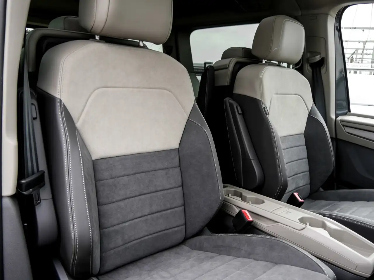 Volkswagen T7 Multivan Edition eHybrid 4M KÜ IQ.LIGHT PANO AHK 6