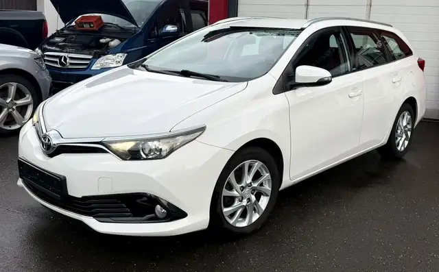 Toyota Auris Touring Sports Edition-S Automatik/Navi