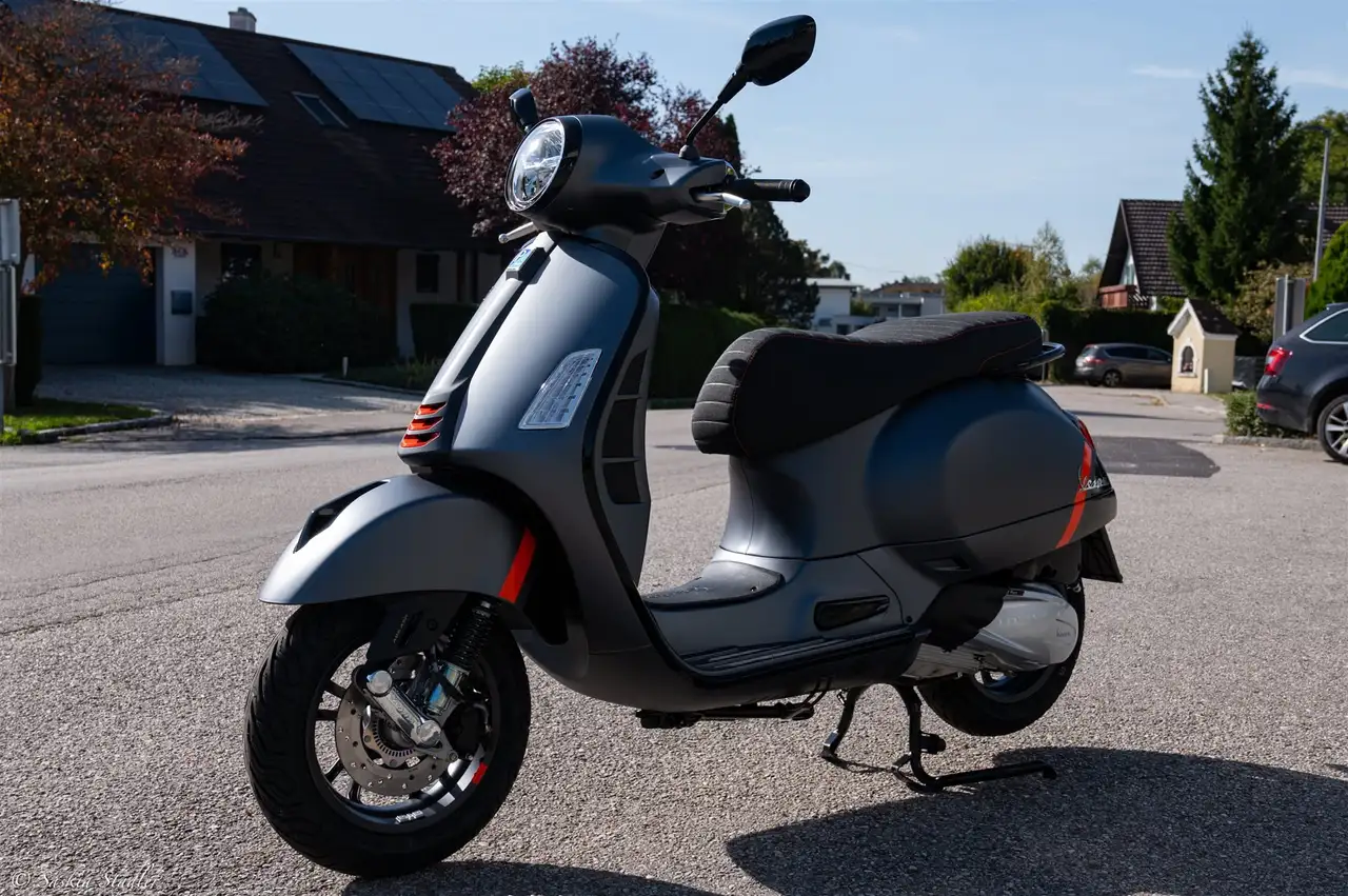 Vespa GTS Super Sport
