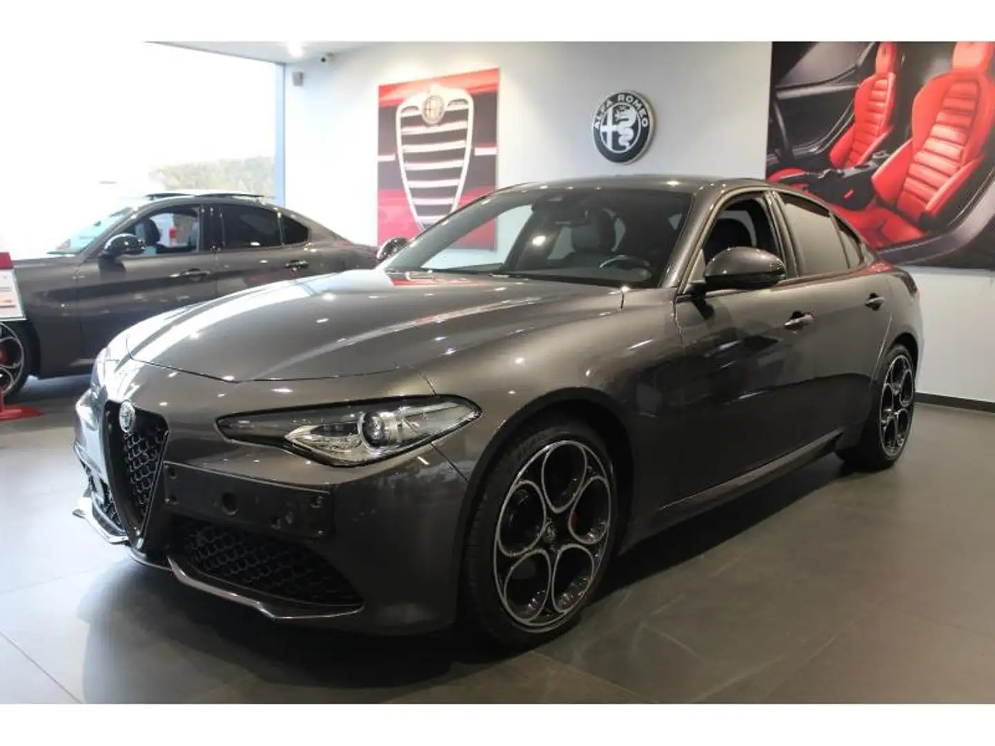 Alfa Romeo Giulia Sprint 2.0 TB 200 PK Grijs - 1