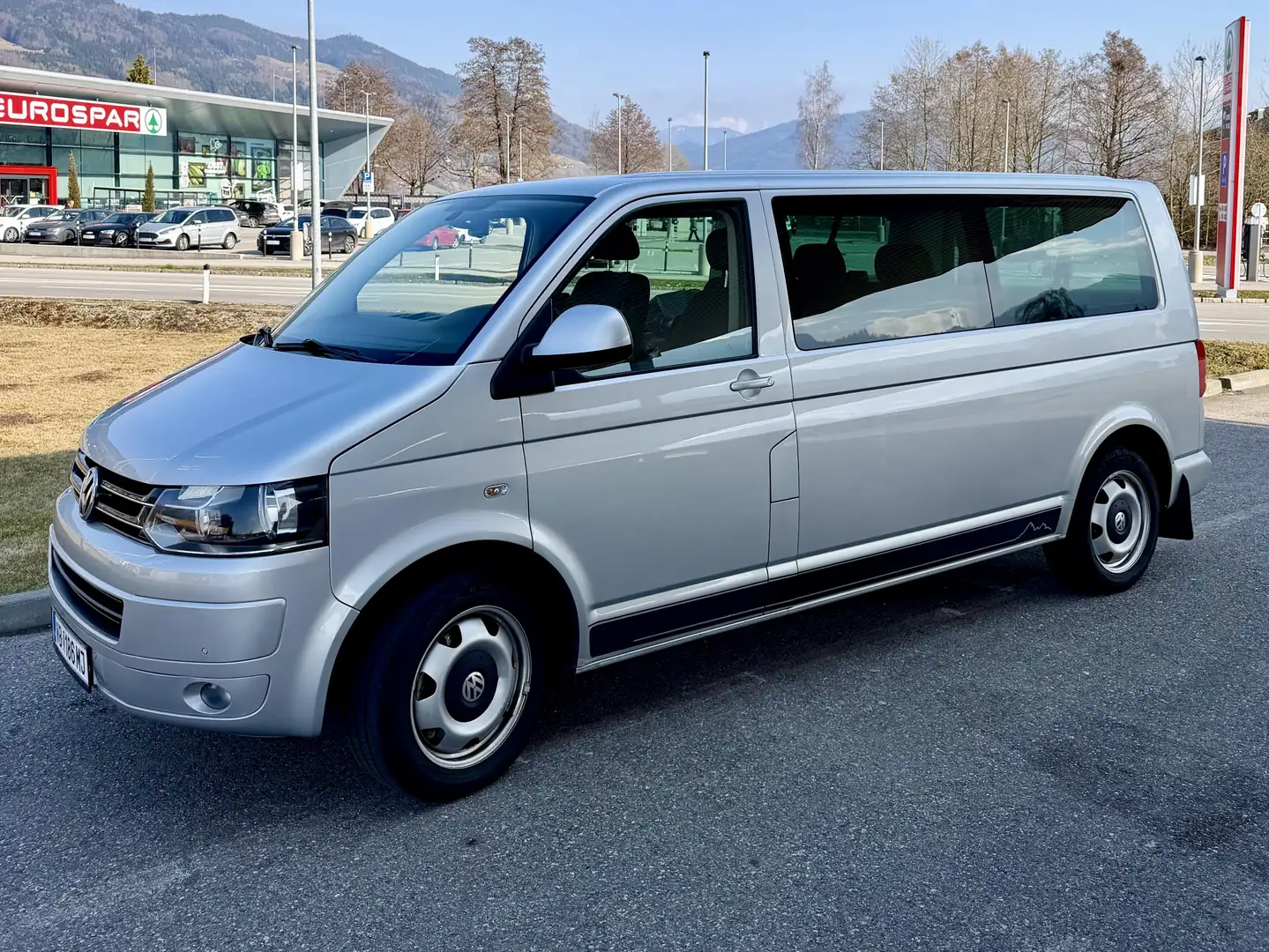 Volkswagen T5 Caravelle 9-Sitzer, TDI, 4Motion, DSG, neuer Motor +++ Silber - 1