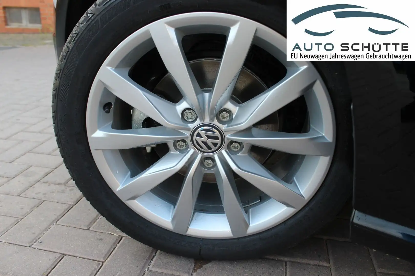 Volkswagen Golf VII Comfortline 17" ALU NAVI LED SHZ PDC Noir - 2