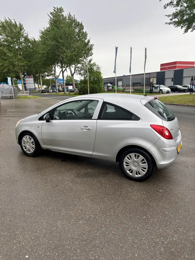 Opel Corsa 1.2-16V Edition Grijs - 2