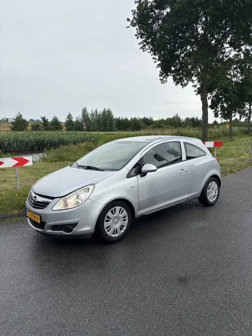 Opel Corsa 1.2-16V Edition Grijs - 1
