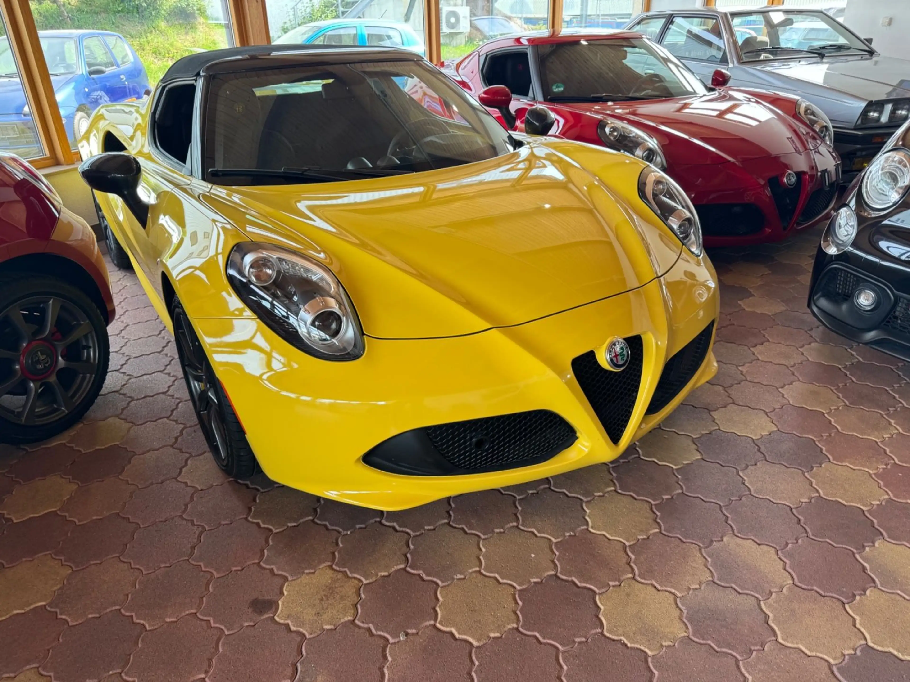 Alfa Romeo 4C Spider 1750 TBi — photo 4