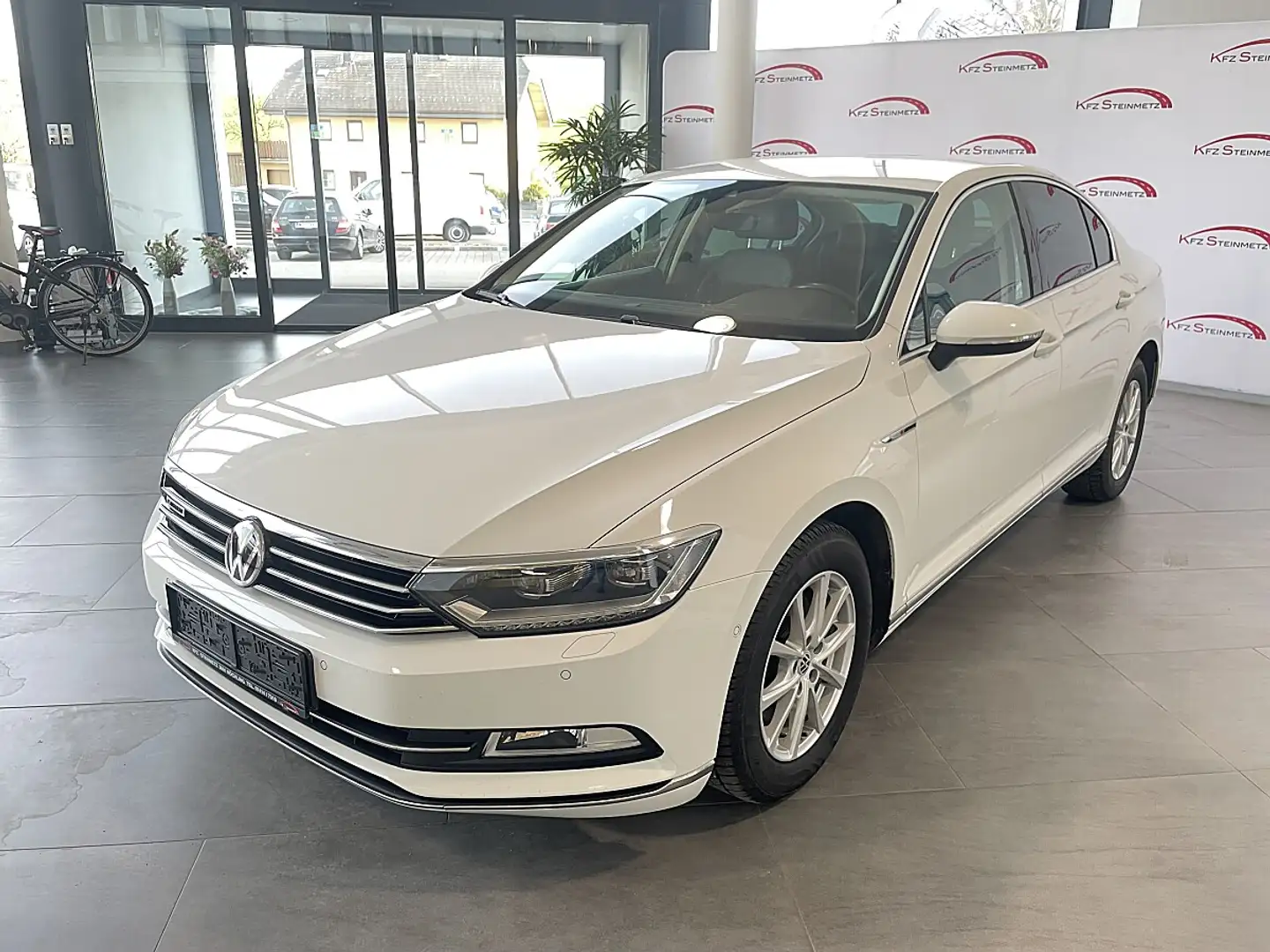 Volkswagen Passat Highline 2,0 TDI 4Motion Weiß - 1
