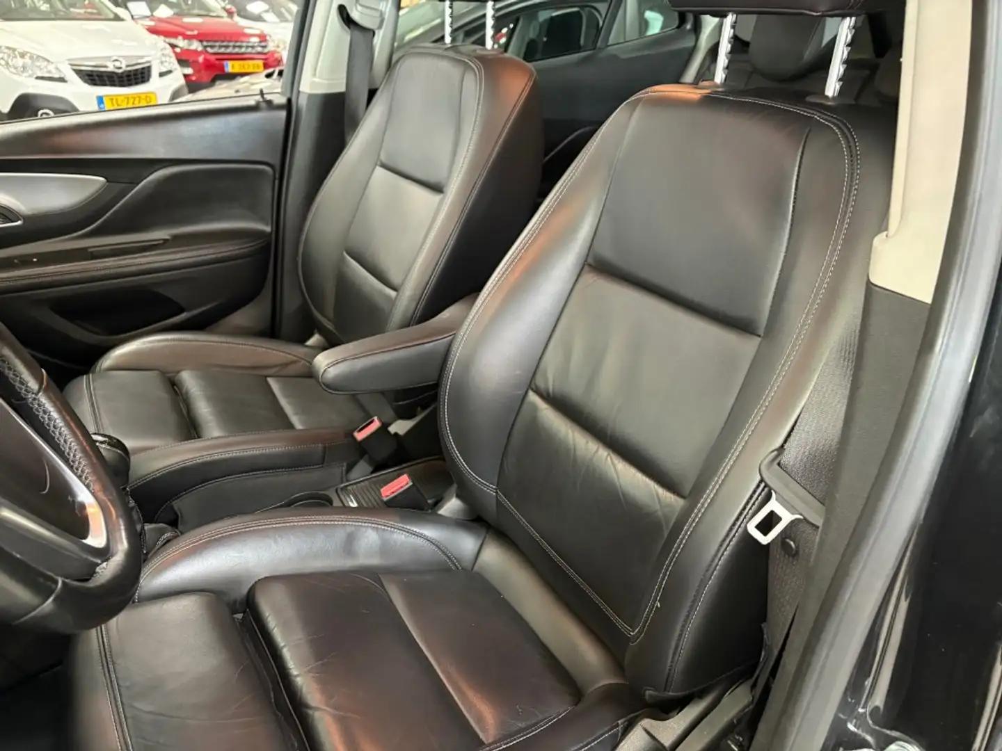 Opel Mokka 1.4 T 140pk Innov  Sport Leder Navigatie Trekhaak Zwart - 2
