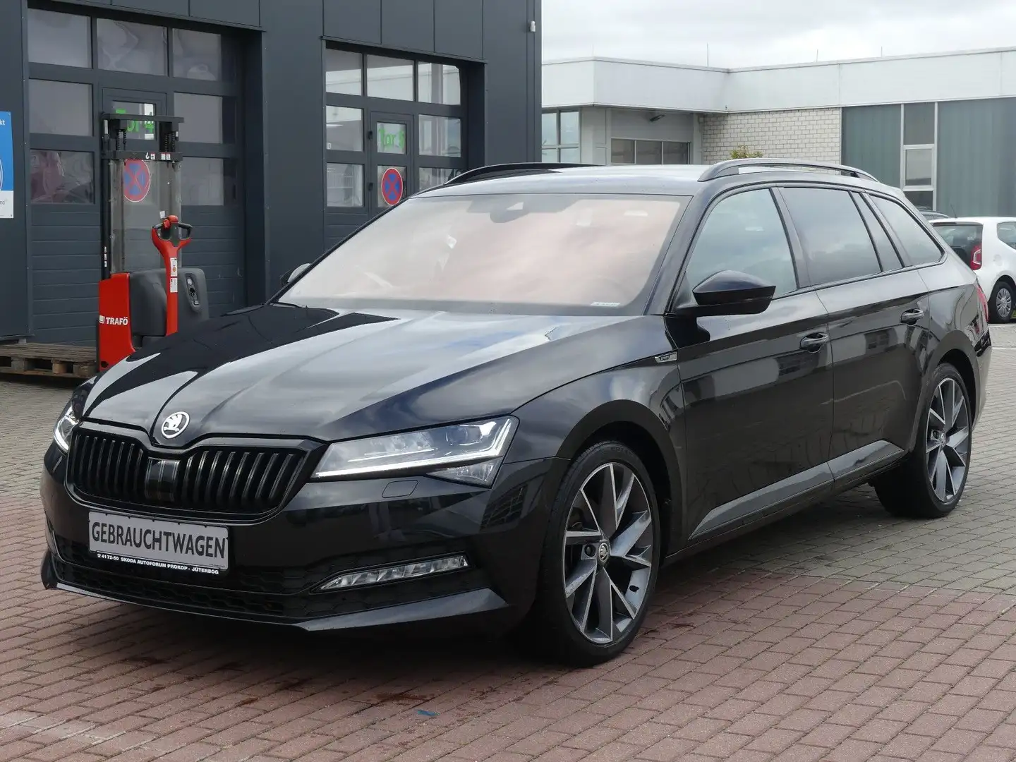 Skoda Superb Combi Sportline 2,0 TDI DSG Schwarz - 1