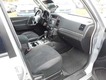 Bild 13 Mitsubishi Pajero Diesel 5-Türer 3.2 D Automatik Intense