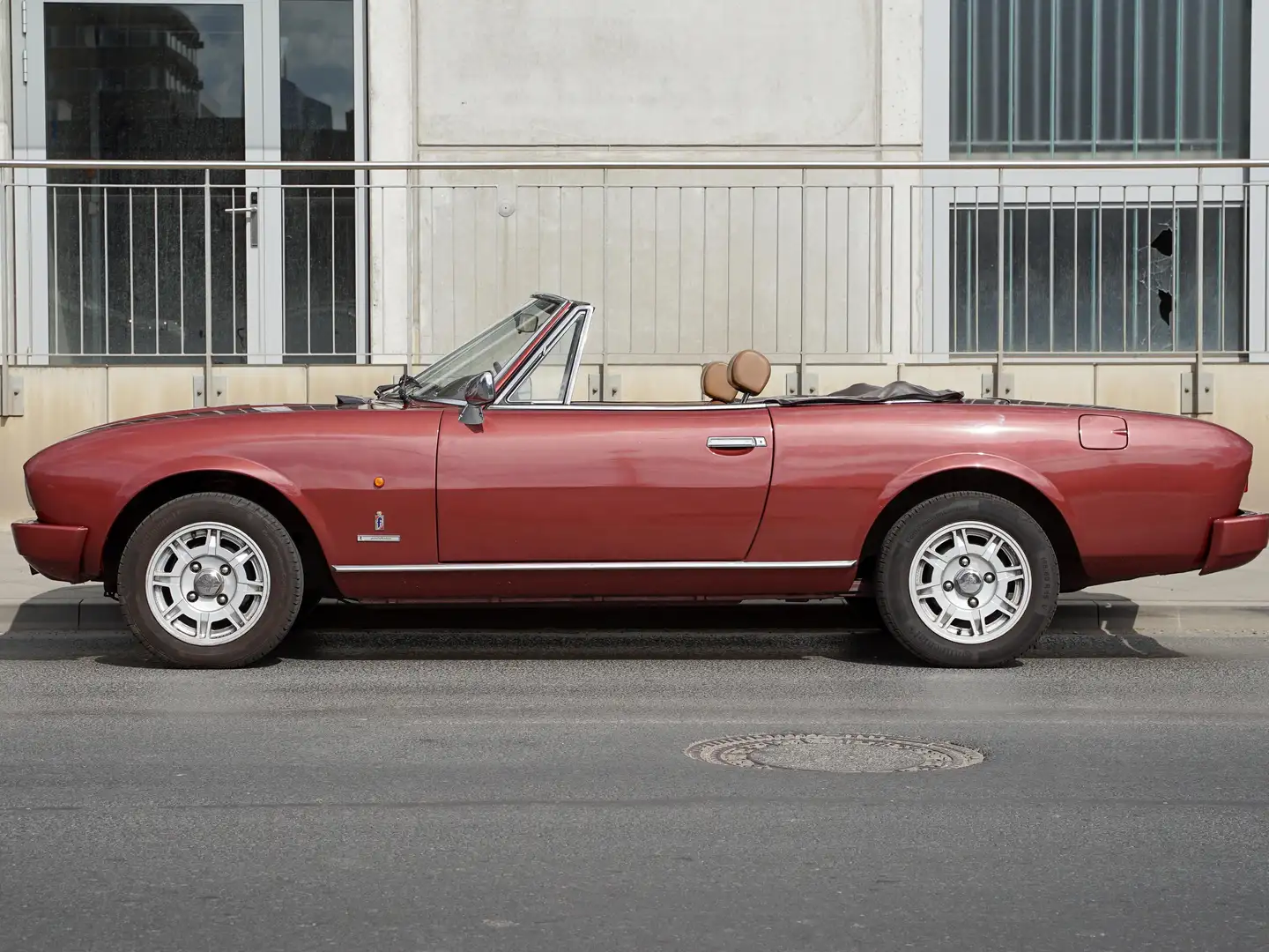 Peugeot 504 Cabriolet Rouge - 2