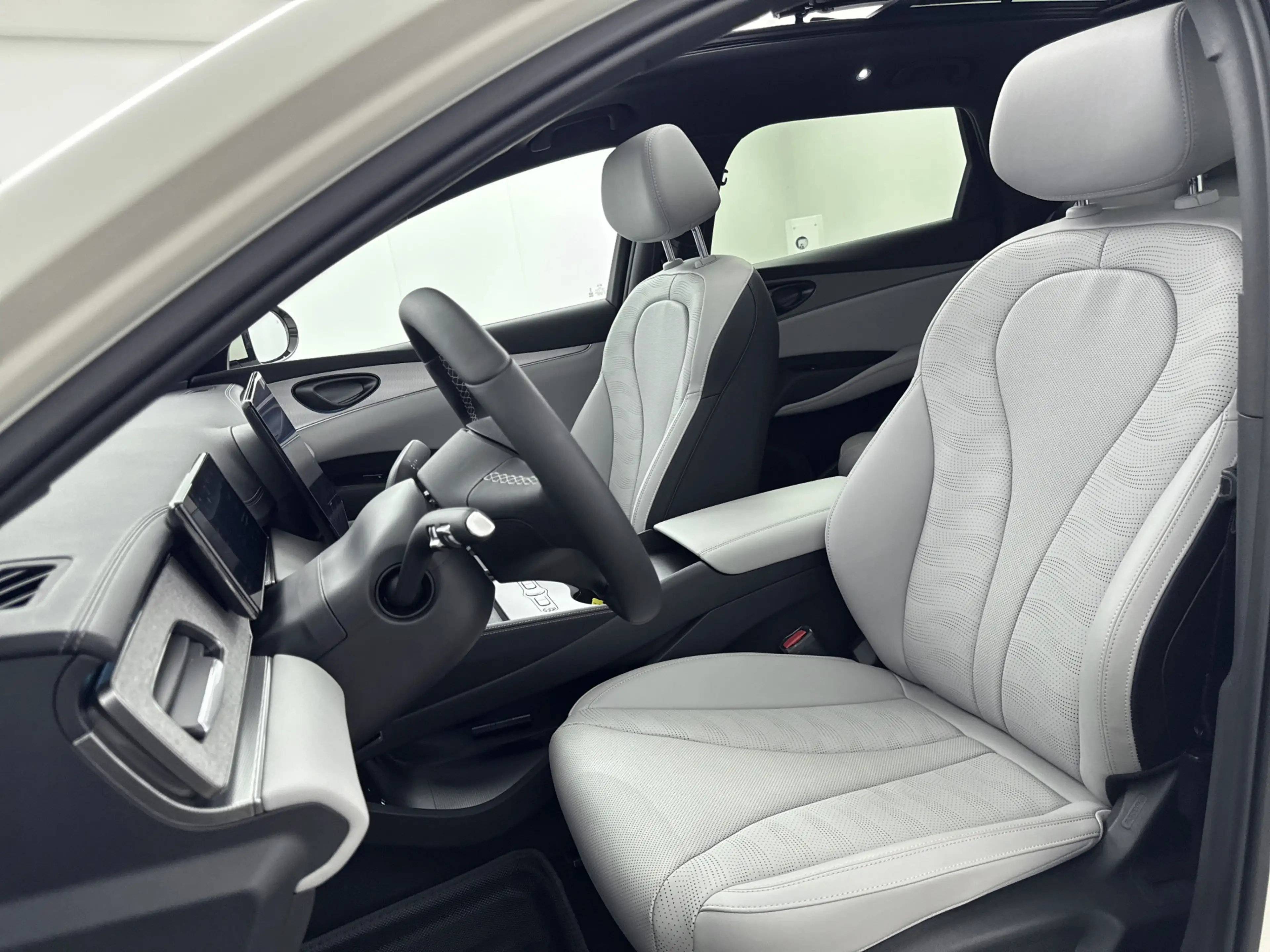BYD Seal 6 Touring - 1.5 DM-i Comfort // SCHUIFKANTELDAK // 1 — photo 4